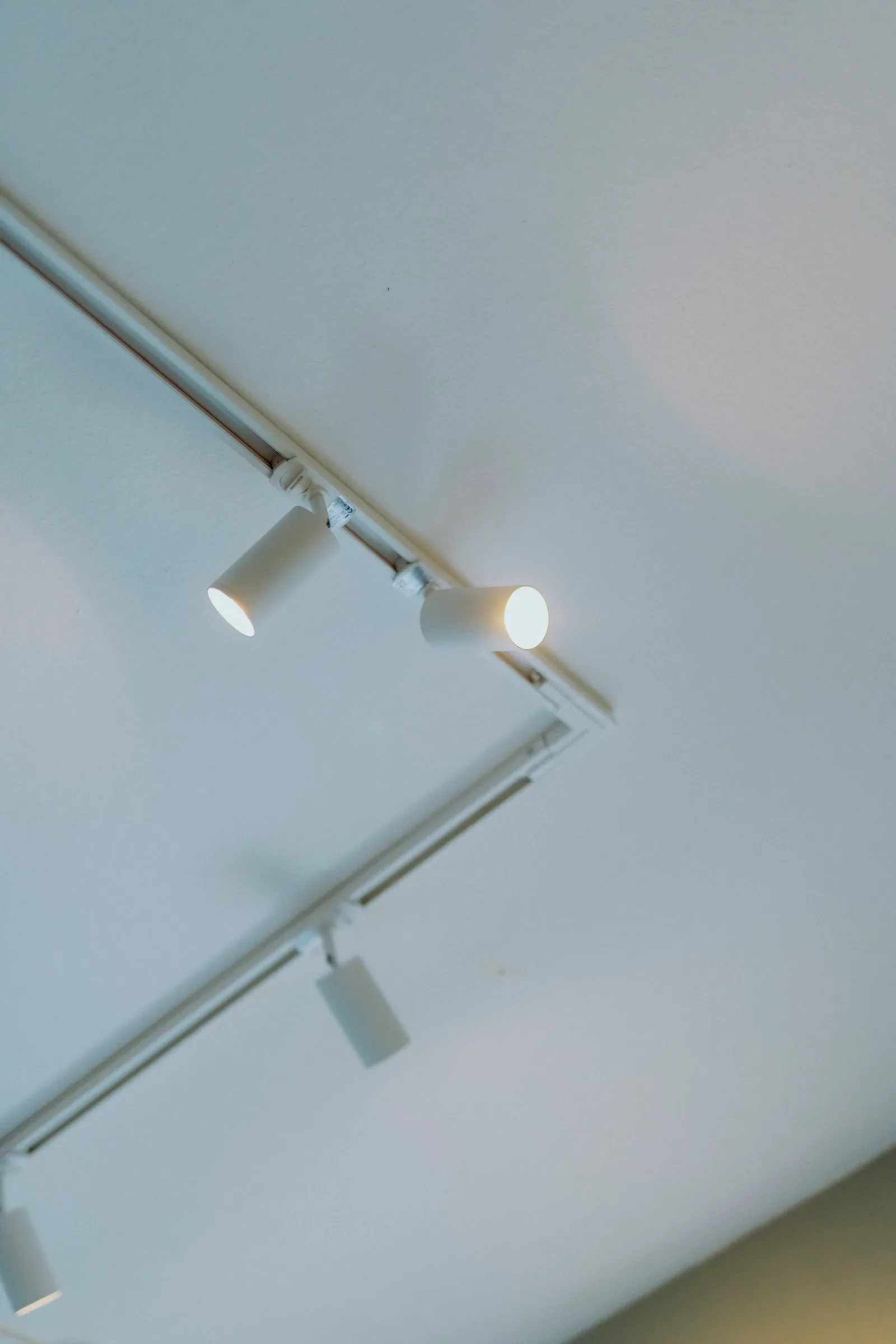 Schienenleuchten unter der Decke