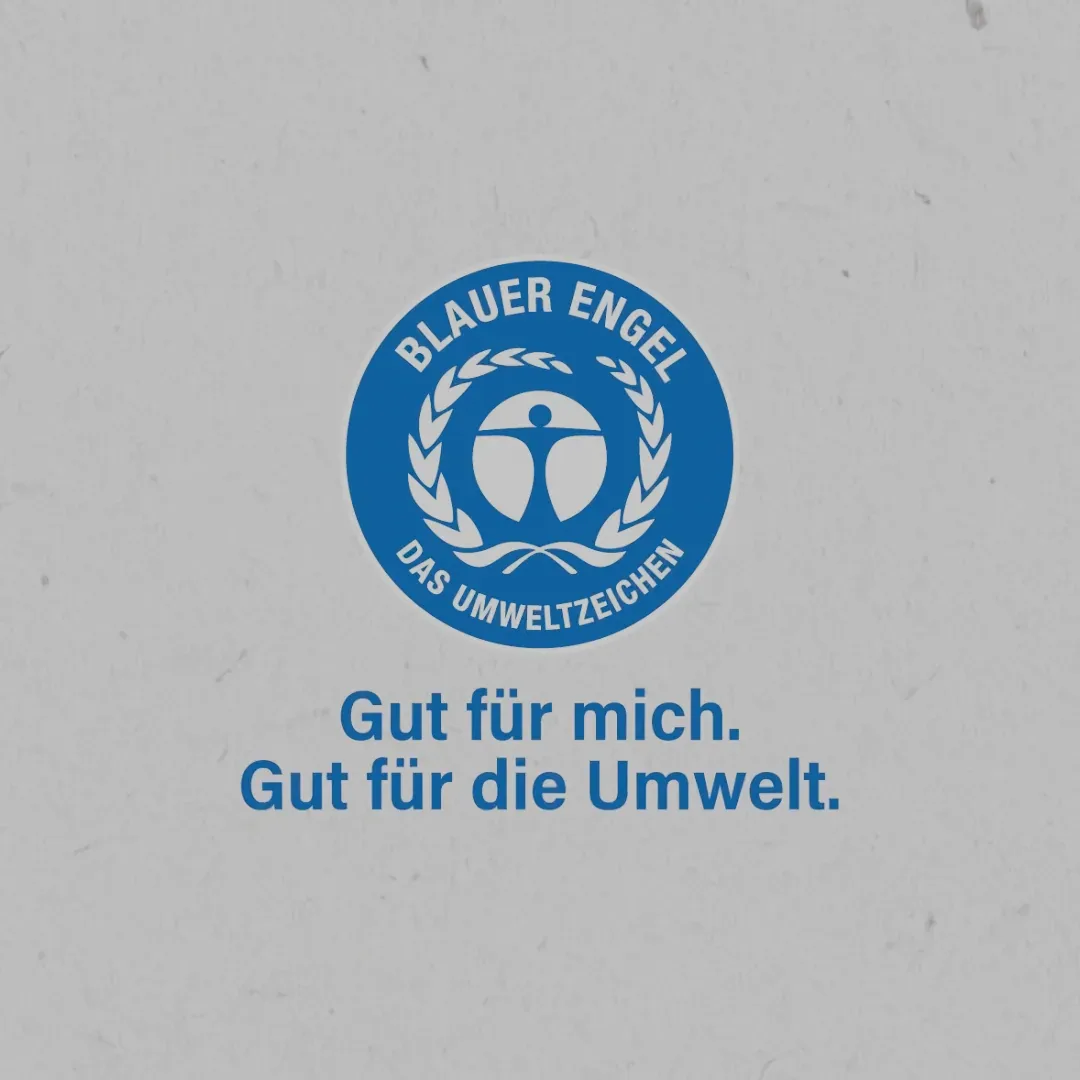 Abbinder mit dem Signet des Umweltzeichens und dem Claim "Gut für mich. Gut für die Umwelt." auf Papiergrund.