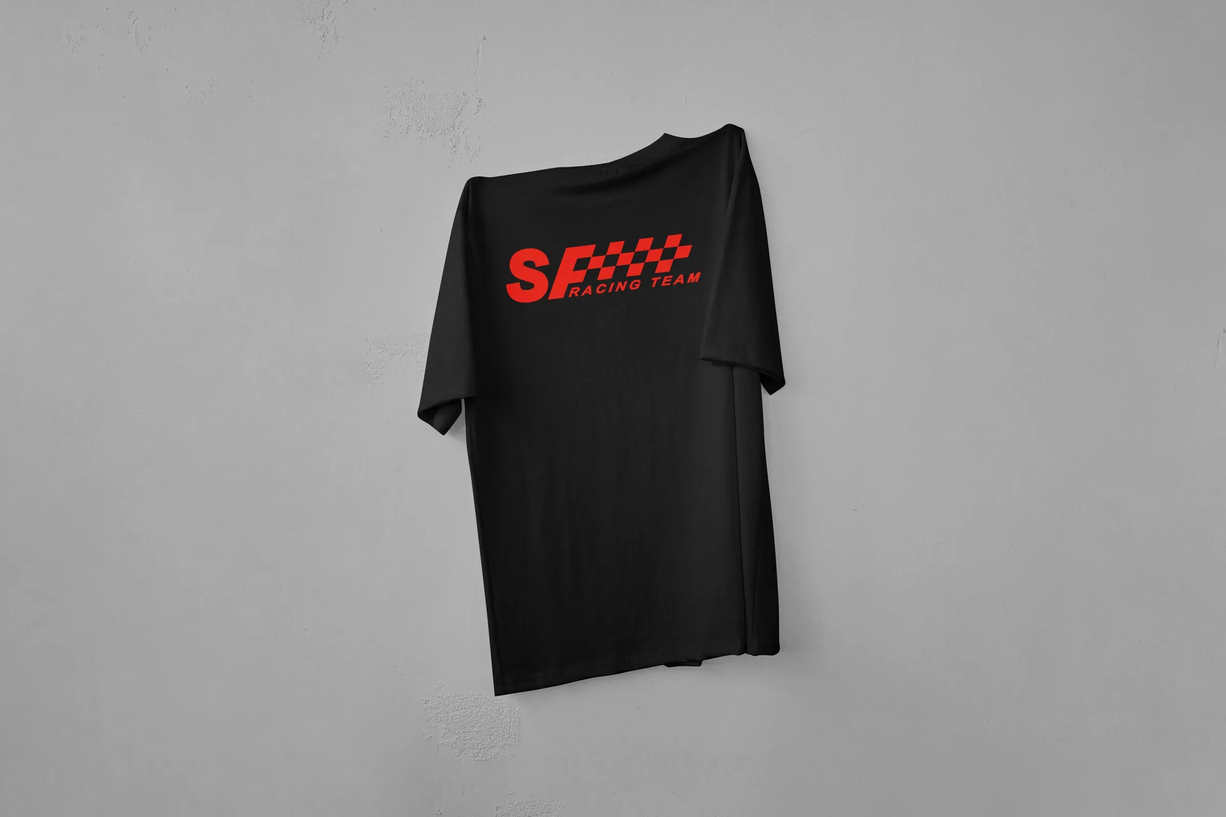 Crew-Shirt mit dem Schriftzug auf dem Rücken