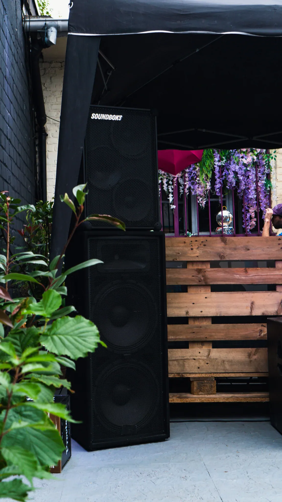 Soundboks-Turm an der Palettenbar